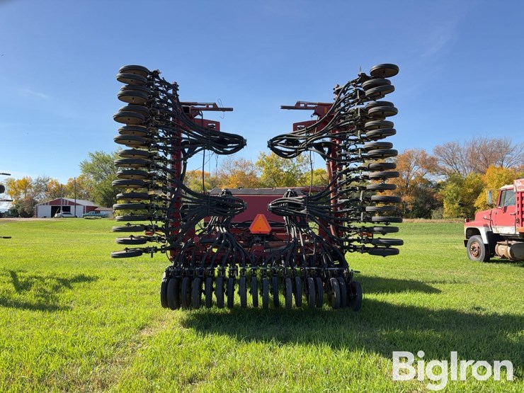 case-ih-8600-air-seeder-image-6