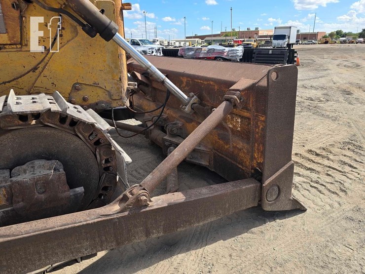 caterpillar-d6d-image-11
