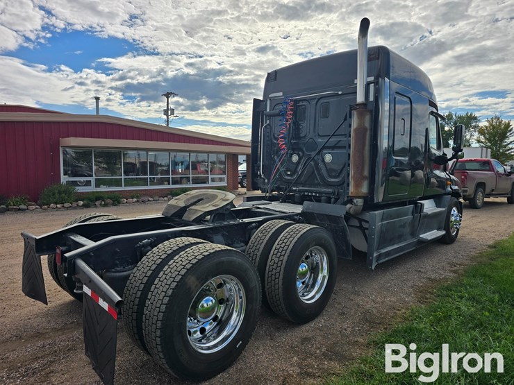 2014-freightliner-cascadia-125-t/a-truck-tractor-image-5