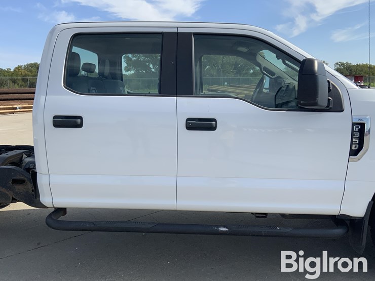 2017-ford-f350-xl-super-duty-4x4-crew-cab-&-chassis-image-20