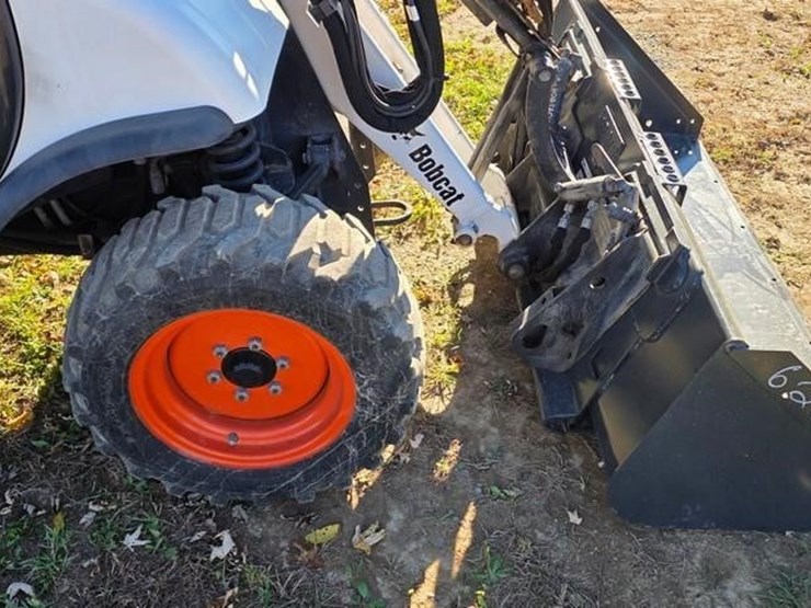 2010-bobcat-toolcat-5600-image-8