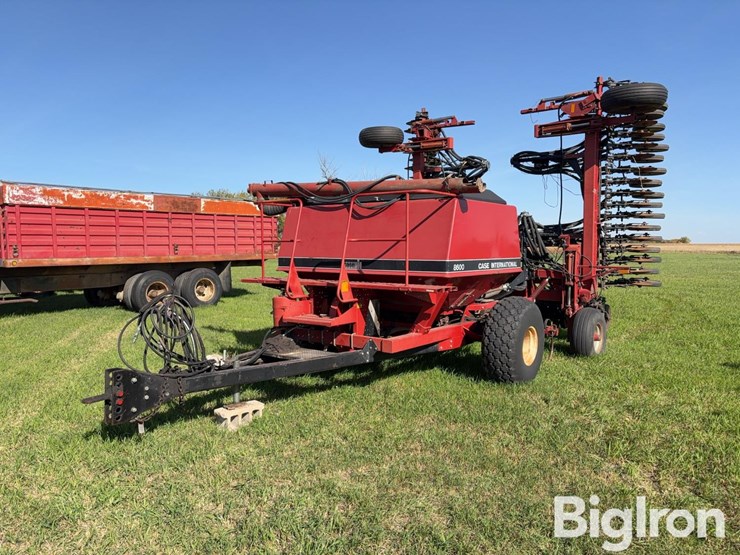 case-ih-8600-air-seeder-image-1