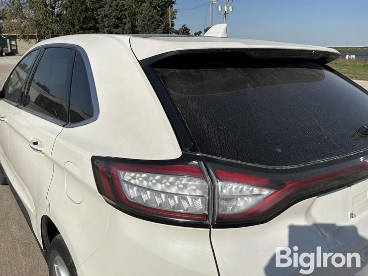 2017-ford-edge-titanium-awd-suv-image-16