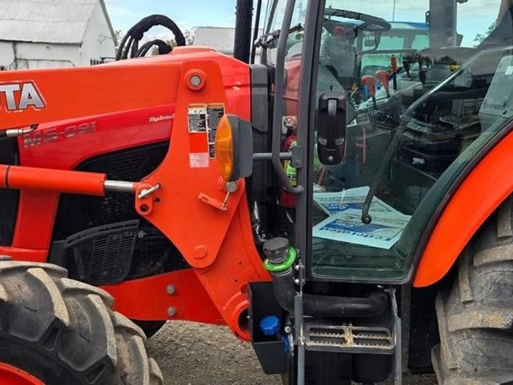 2017-kubota-m5-091d-image-14