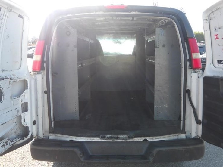 2015-utility-van-image-12