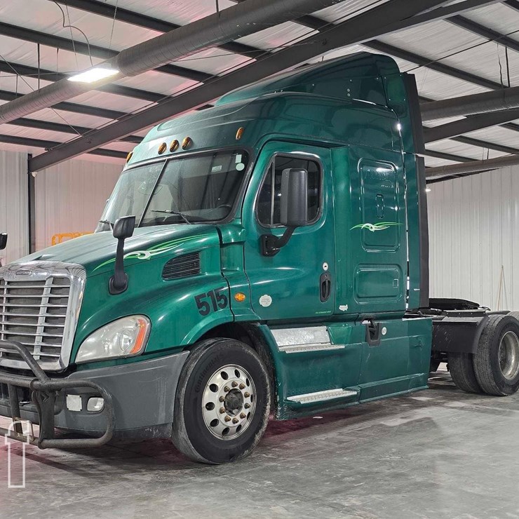 2018 FREIGHTLINER CASCADIA 113