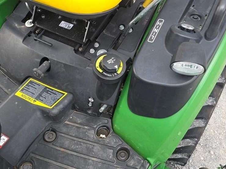 2014-john-deere-1025r-image-35