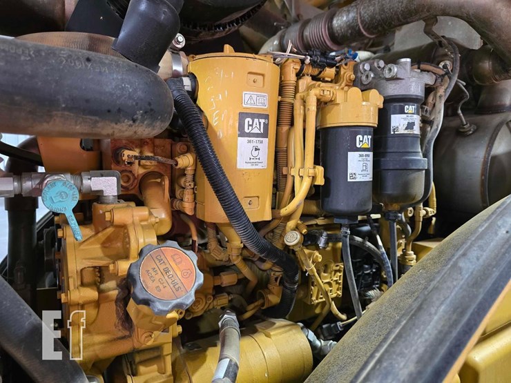 2016-caterpillar-cs56b-image-18