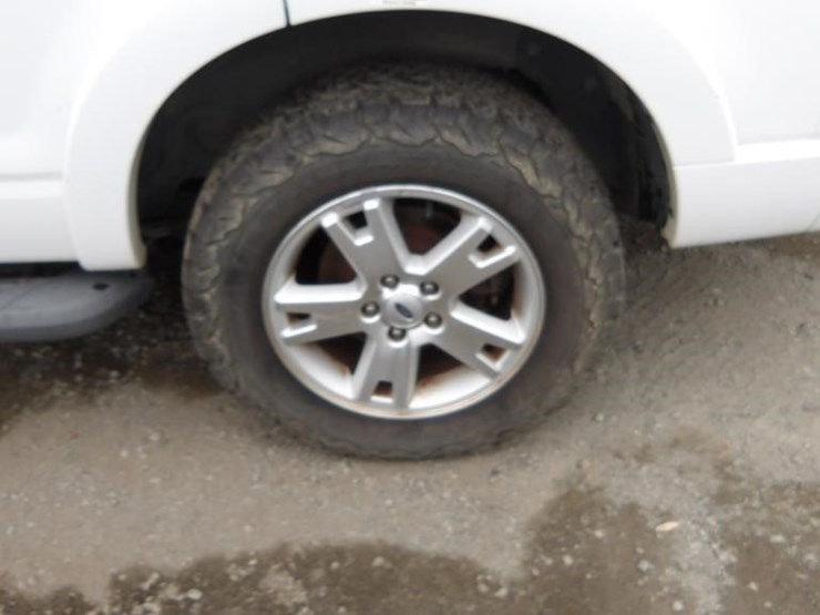 2010-ford-explorer-image-5