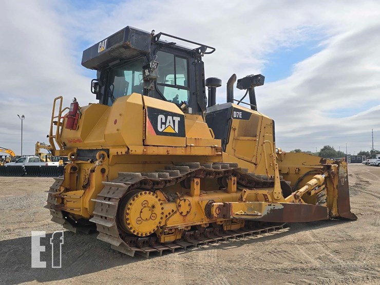 2017-caterpillar-d7e-image-4
