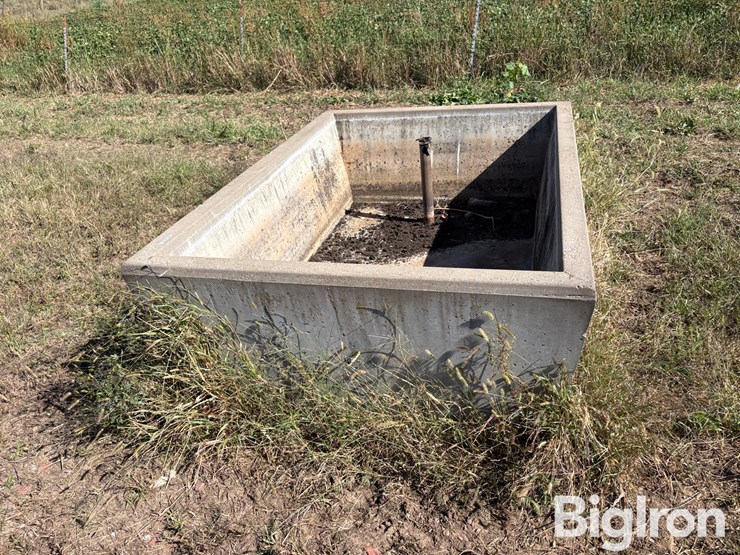 livestock-concrete-waterer-image-7