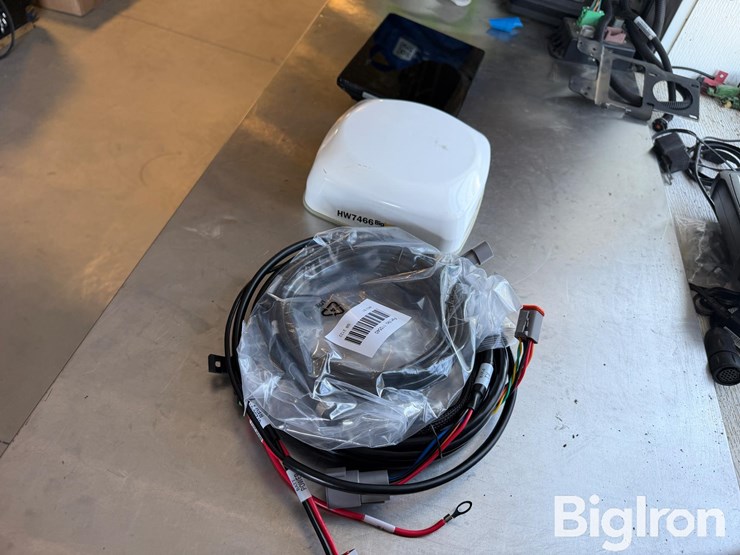 2021-trimble-xcn-1050-&-nav-900-globe-&-display-image-5
