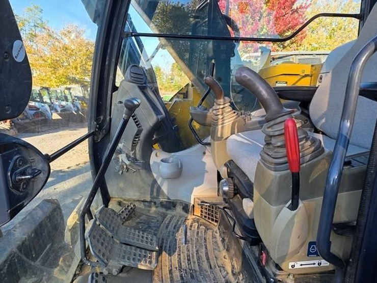 2015-deere-135g-image-69