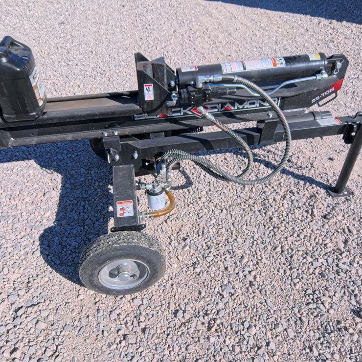 #2050 • 2021 Black Diamond 25 Ton Log Splitter