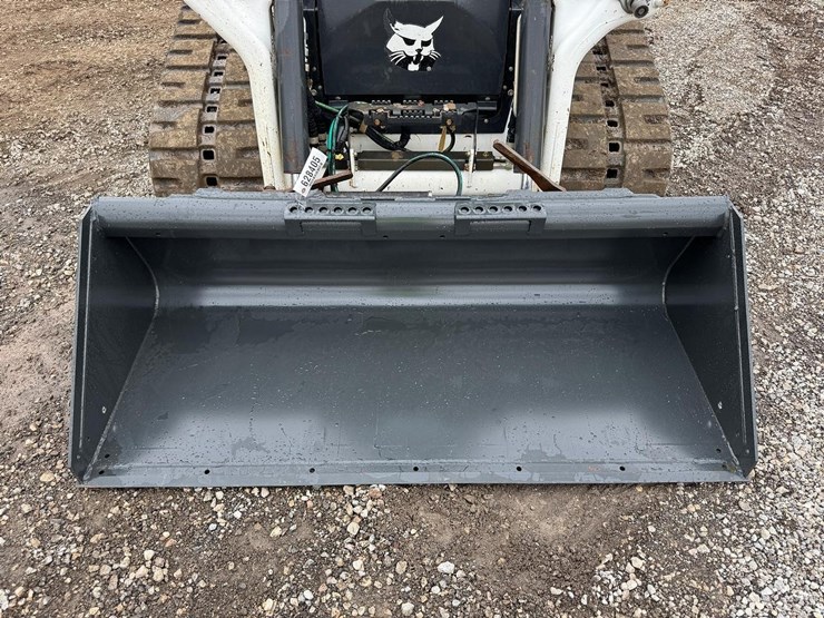 bobcat-68"-standard-duty-skid-steer-bucket-image-2