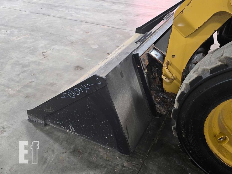2022-caterpillar-226d3-image-12