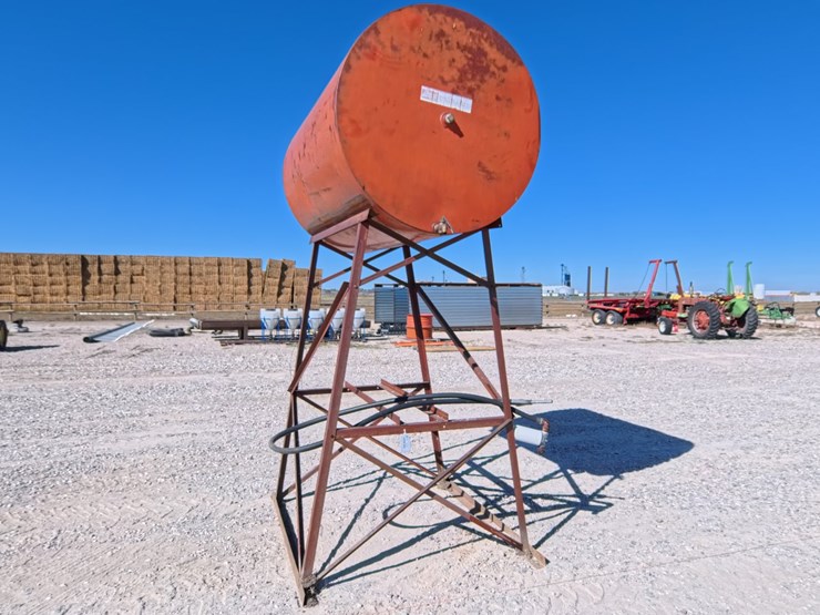 #2101-•-approx-500-gallon-fuel-tank-on-stand-image-1