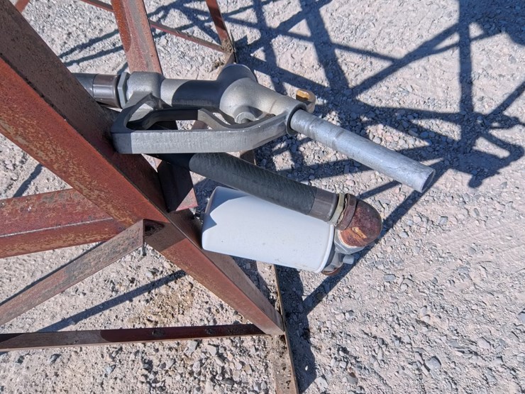 #2101-•-approx-500-gallon-fuel-tank-on-stand-image-5