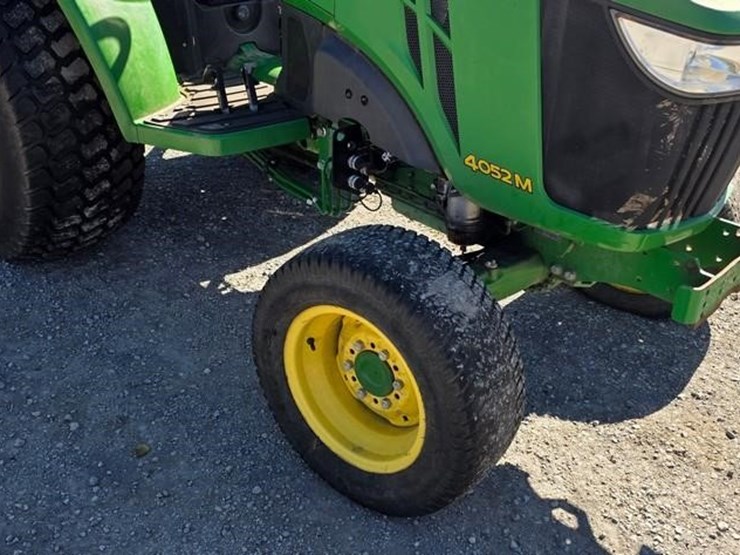 john-deere-4052m-image-6