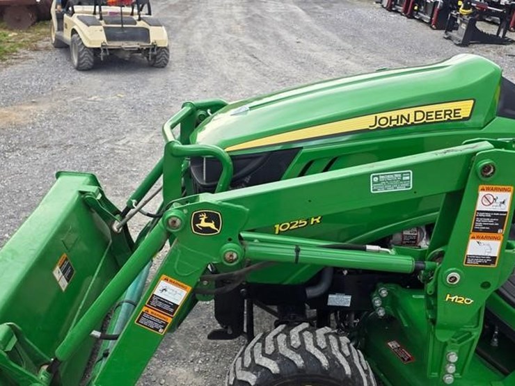 2014-john-deere-1025r-image-21