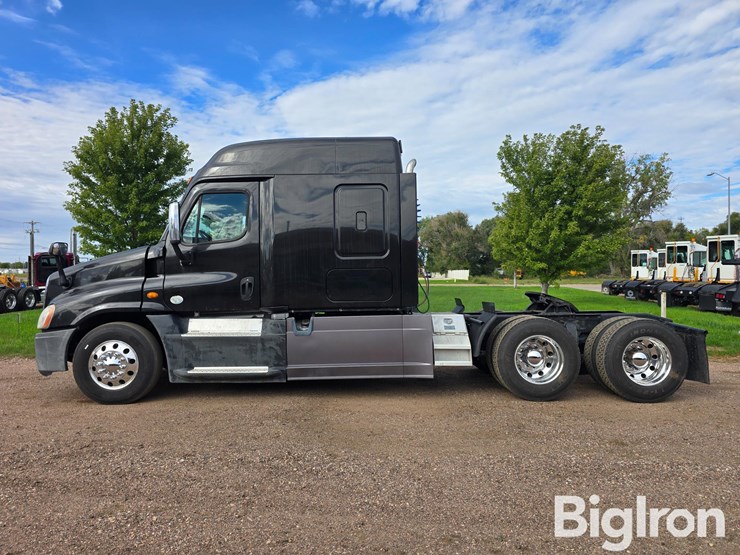 2014-freightliner-cascadia-125-t/a-truck-tractor-image-8