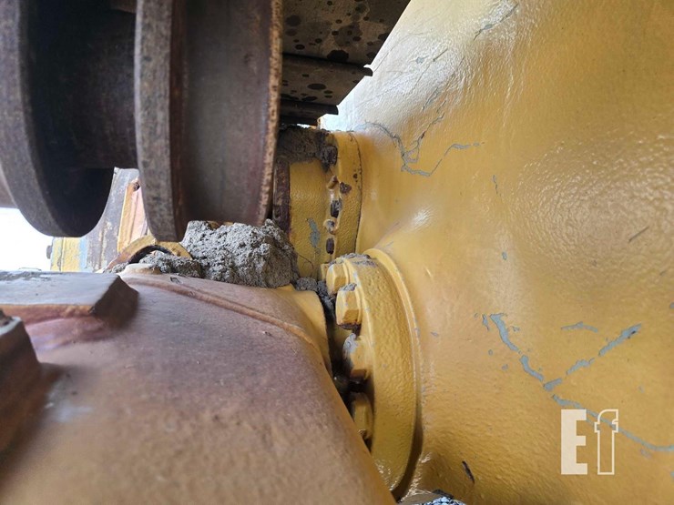 2017-caterpillar-d7e-image-35
