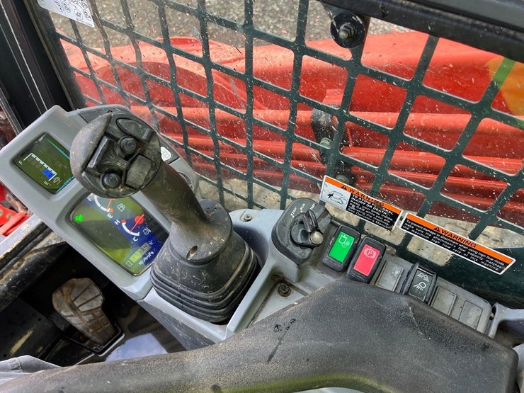 2022-kubota-svl97-2-skid-steer-loader-image-21
