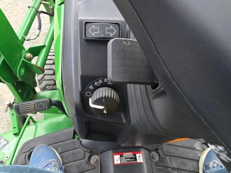 2014-john-deere-1025r-image-43