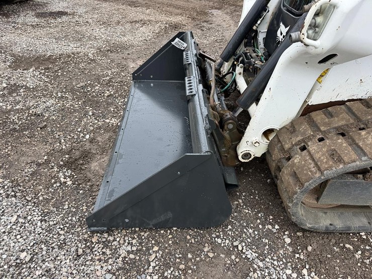 bobcat-68"-standard-duty-skid-steer-bucket-image-5