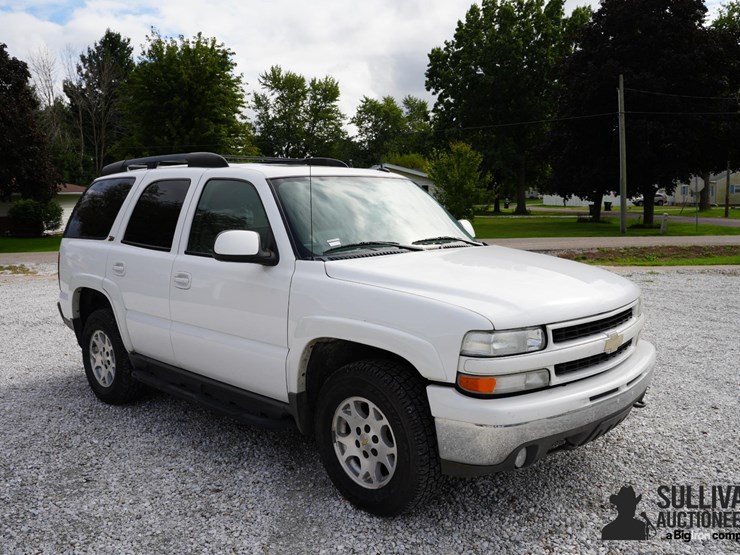 run-#42---2004-chevrolet-tahoe-4x4-suv-image-3