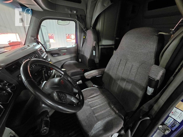 2019-peterbilt-579-image-9
