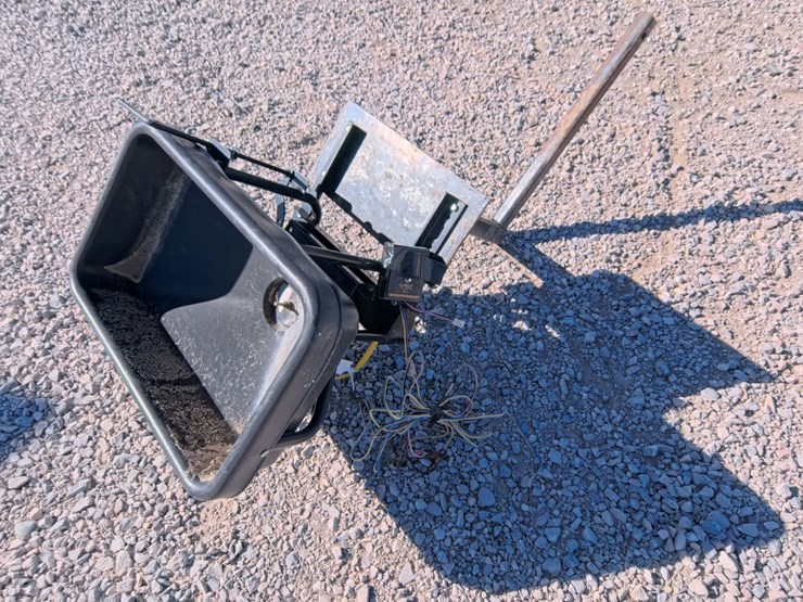 #2054-•-moose-atv-seeder-image-3