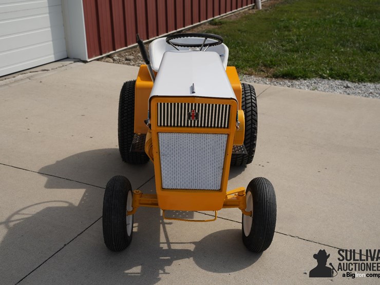 run-#120---international-cub-cadet-garden-tractor-image-2