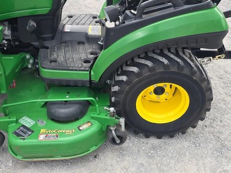 2014-john-deere-1025r-image-18