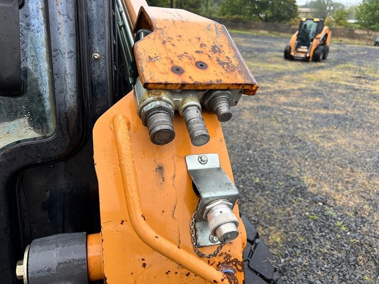 2019-case-sv280-skid-steer-loader-image-11