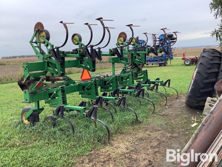 john-deere-875-8r38-rear-mount-cultivator-image-6