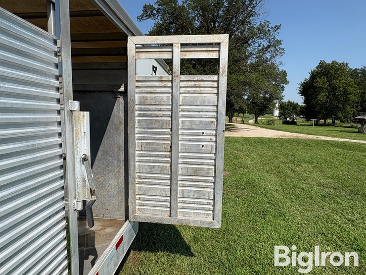 2006-travalong-6’8”x24’-t/a-gooseneck-aluminum-livestock-trailer-image-15