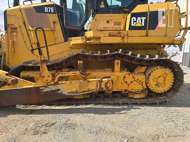 2017-caterpillar-d7e-image-24