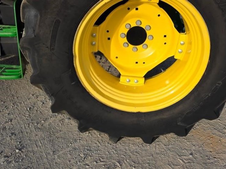 2019-john-deere-5100e-image-32