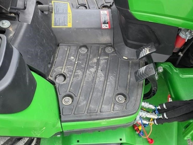 2014-john-deere-1025r-image-39