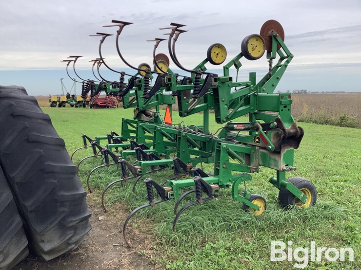 john-deere-875-8r38-rear-mount-cultivator-image-5
