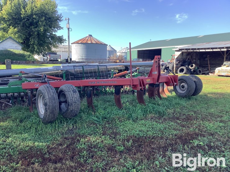 case-ih-14-v-ripper/subsoiler-plow-image-3