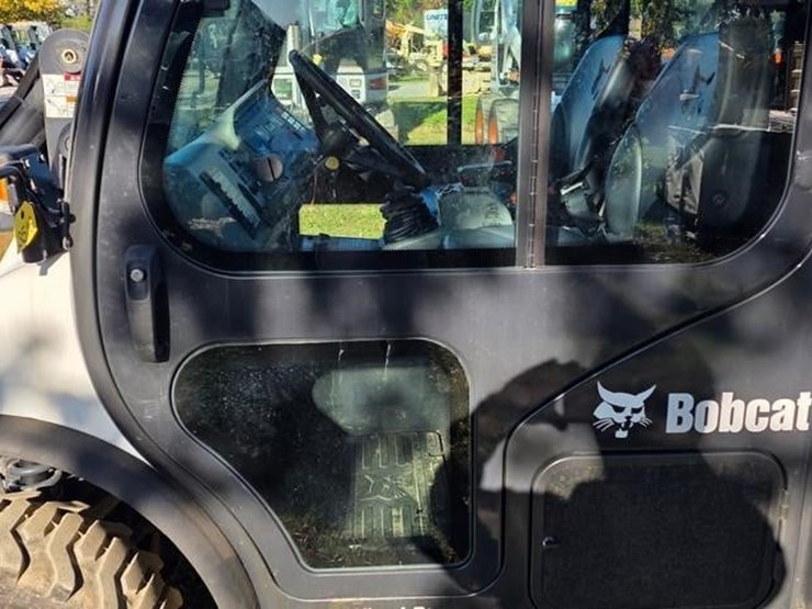 2010-bobcat-toolcat-5600-image-29