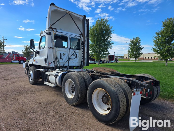 2019-freightliner-cascadia-125-t/a-day-cab-truck-tractor-image-7