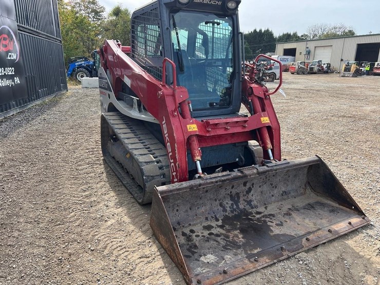 2023-takeuchi-tl12v2-skid-steer-loader-image-10