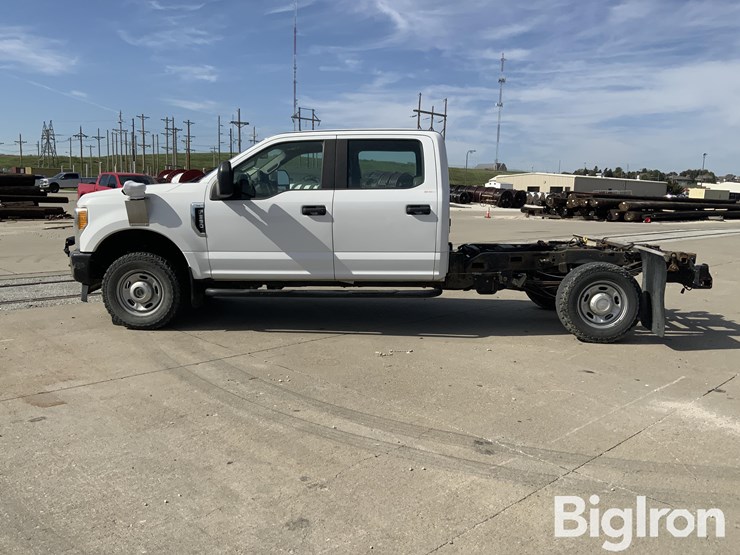 2017-ford-f350-xl-super-duty-4x4-crew-cab-&-chassis-image-8