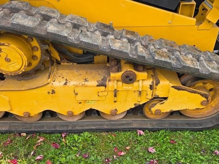 2019-caterpillar-259d3-image-11