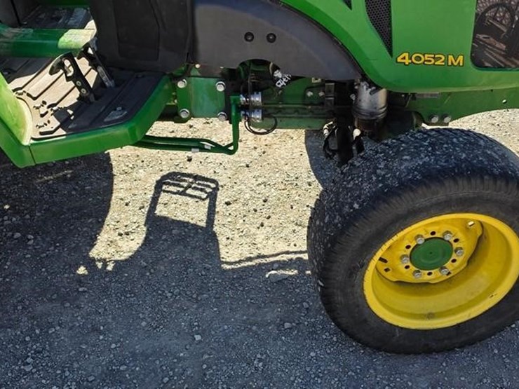 john-deere-4052m-image-8
