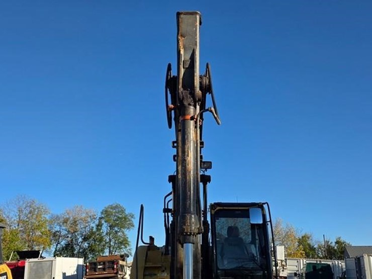 2015-deere-135g-image-58