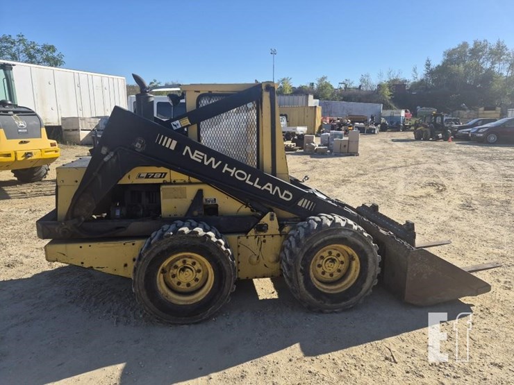 new-holland-l781-image-6